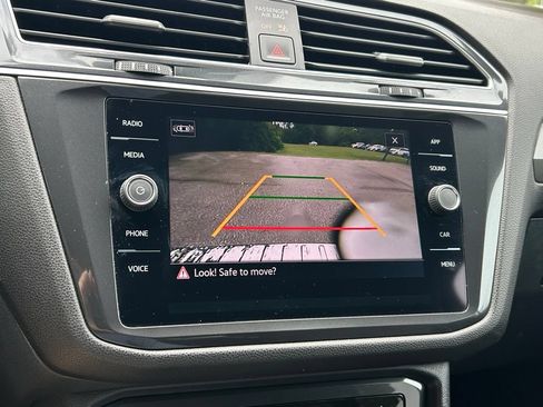 Used 2023 Volkswagen Tiguan SE FWD image 35