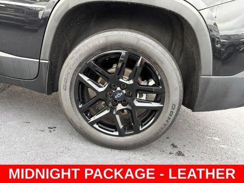 Used 2022 Chevrolet Traverse LT w/ LPO, Blackout Package FWD image 10