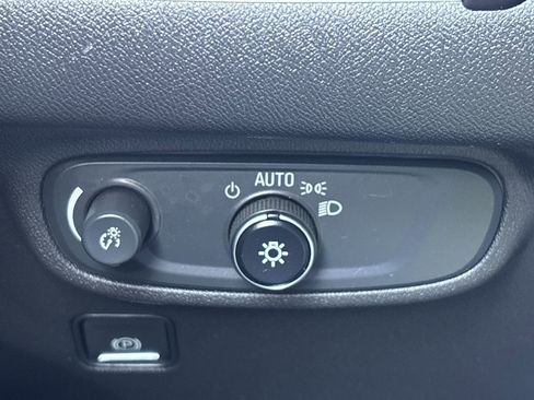 Used 2021 GMC Terrain SLE image 24