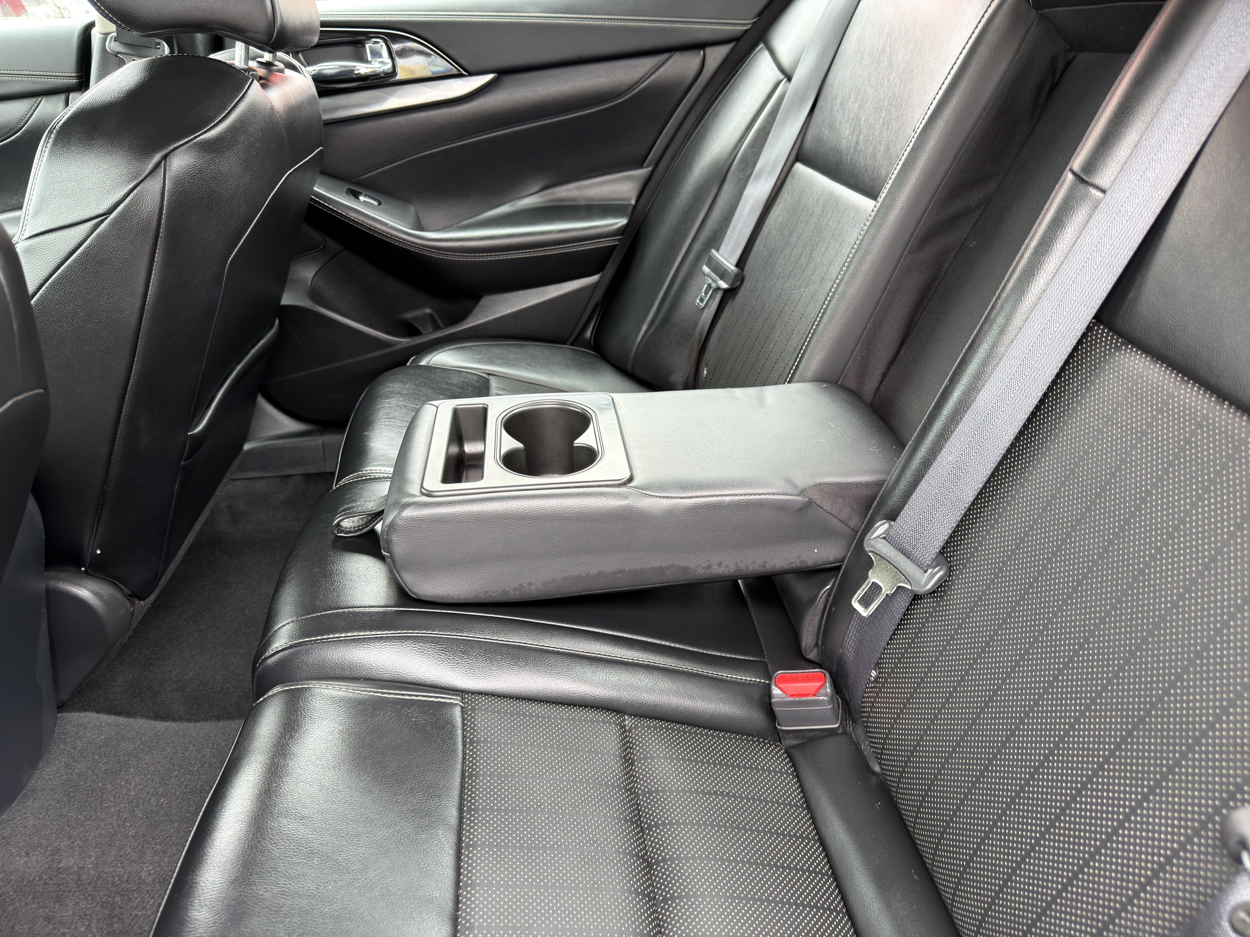 Used 2023 Nissan Maxima SV w/ Floor Mat Group FWD image 18