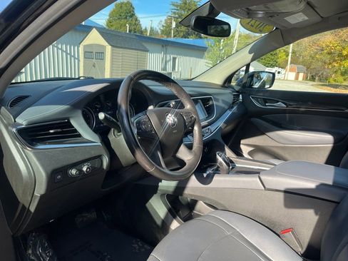 Used 2021 Buick Enclave Essence image 12