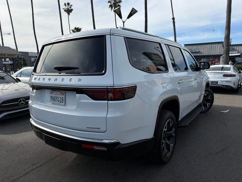 Used 2023 Jeep Wagoneer Series III w/ Flexible Seating Group image 4