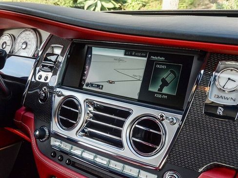 Used 2019 Rolls-Royce Dawn image 29