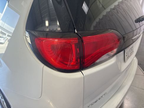 Used 2023 Chrysler Voyager LX FWD image 12