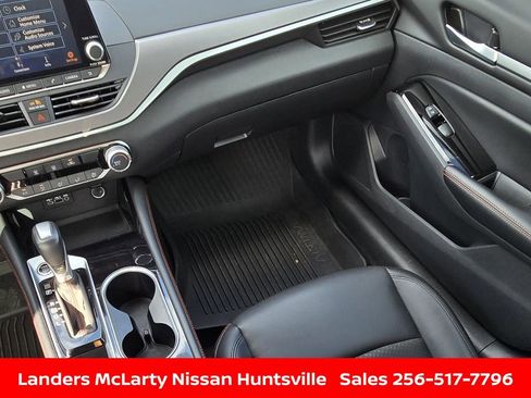 Used 2025 Nissan Altima 2.5 SR image 16