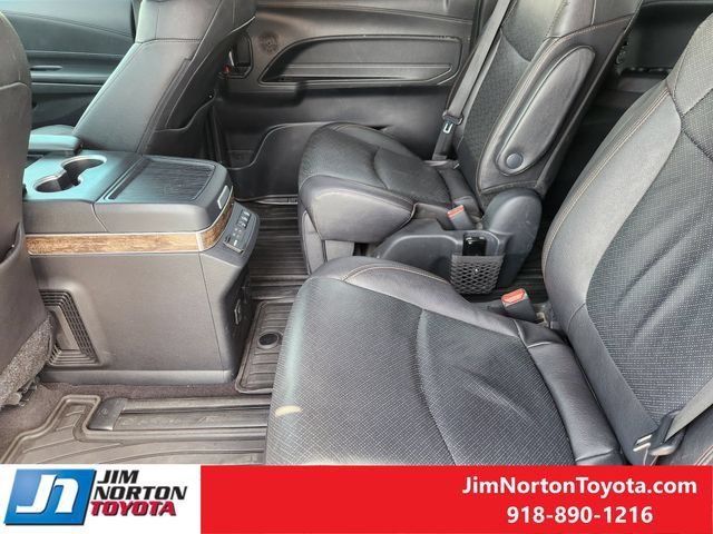 Used 2025 Toyota Sienna Platinum FWD image 31