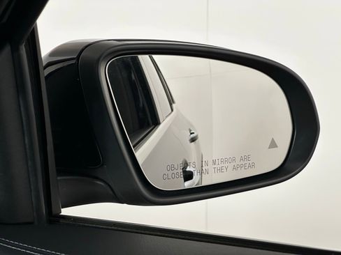 Used 2022 Mercedes-Benz GLB 250 4MATIC image 23