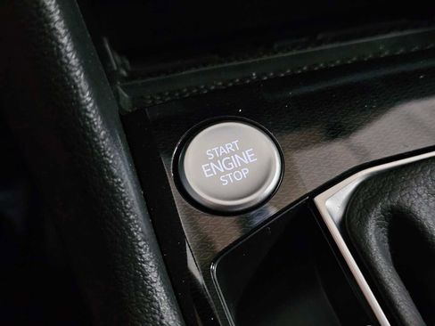 New 2025 Volkswagen Taos SE image 33