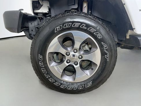 Used 2016 Jeep Wrangler Unlimited Sahara image 28