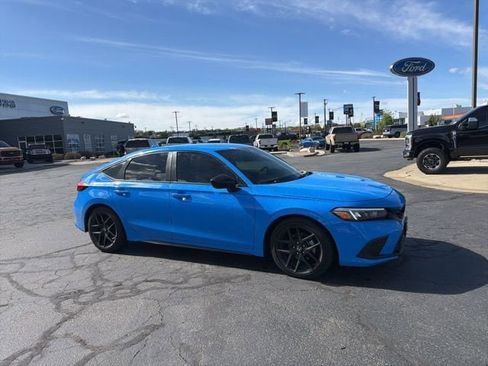 Used 2023 Honda Civic Sport image 3