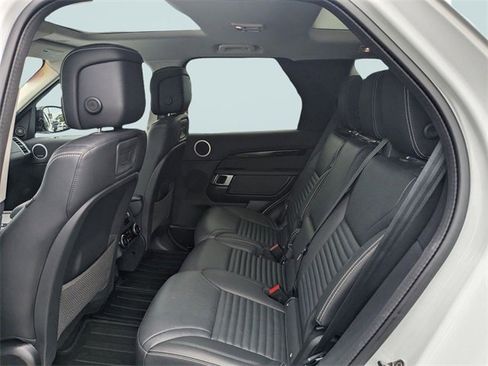 Used 2024 Land Rover Discovery S image 8