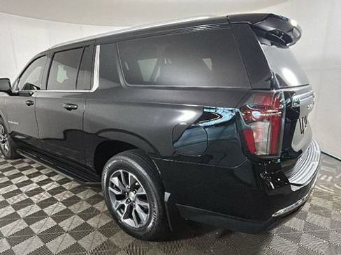 Used 2023 Chevrolet Suburban LT w/ LT Signature Plus Package AWD/4WD image 5