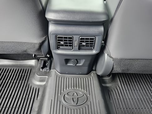 Used 2024 Toyota RAV4 LE AWD/4WD image 10