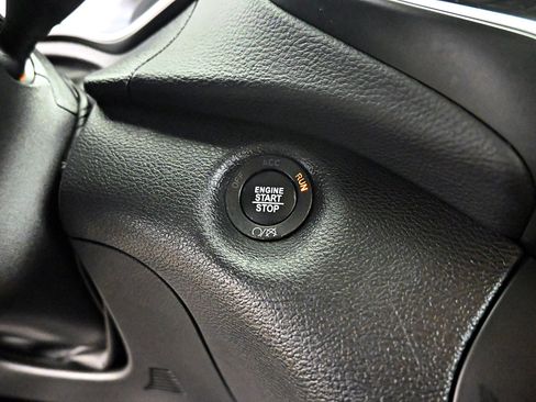 Used 2019 Jeep Cherokee Limited image 10