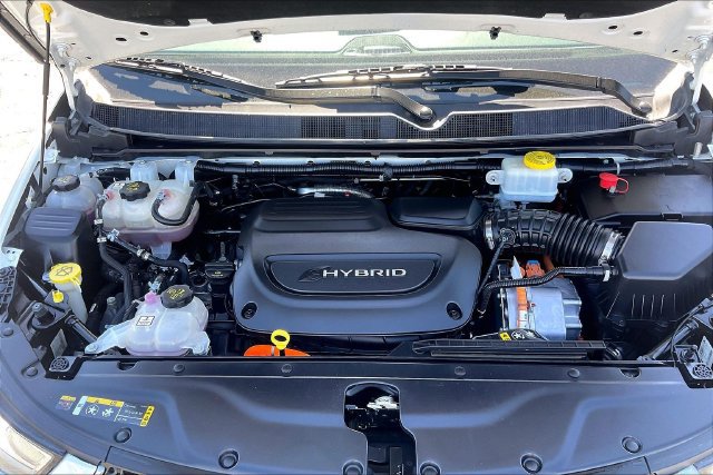 Used 2023 Chrysler Pacifica Pinnacle FWD image 9