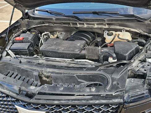 Used 2025 Cadillac Escalade ESV Sport w/ LPO, ONYX Package AWD/4WD image 29