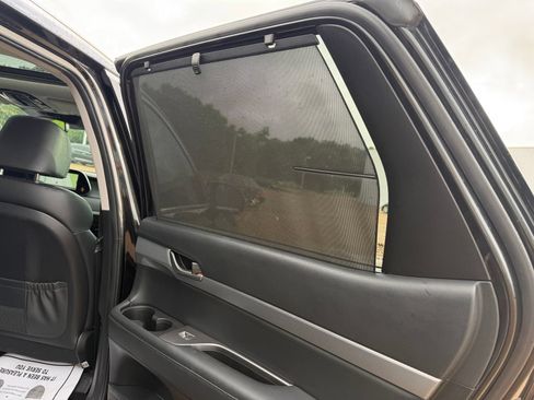 Used 2022 Hyundai Palisade SEL w/ Premium Package FWD image 16