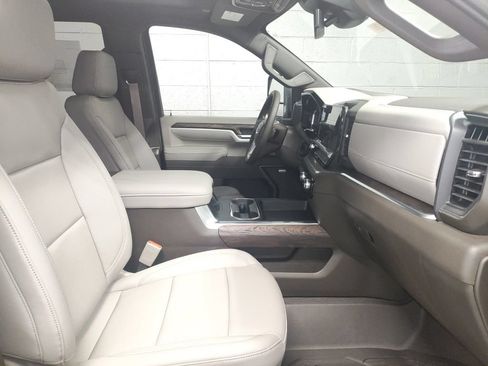 New 2026 GMC Sierra 2500 SLT AWD/4WD image 7