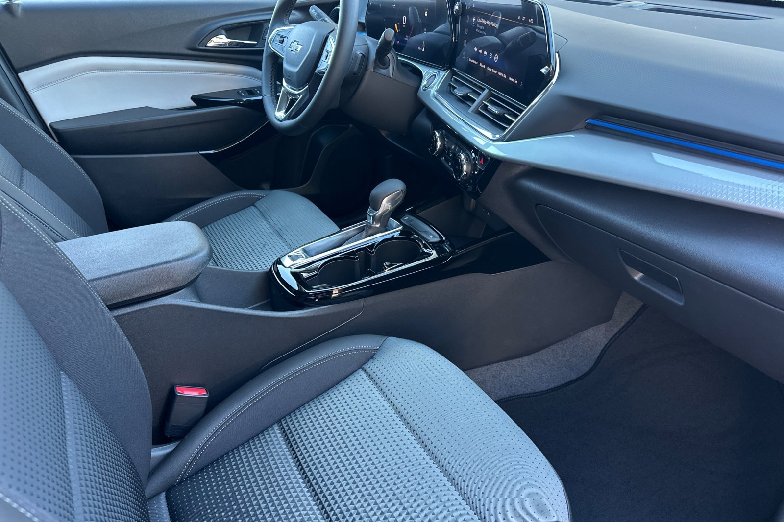 New 2026 Chevrolet Trax LT w/ Driver Confidence Package FWD image 17