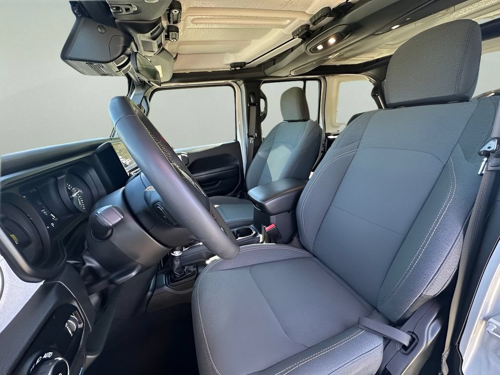 Used 2024 Jeep Wrangler Unlimited w/ Convenience Group AWD/4WD image 9