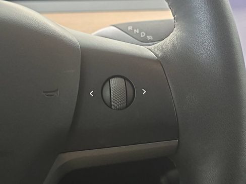 Used 2025 Tesla Model Y Long Range RWD image 16