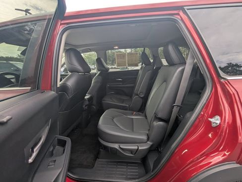 Used 2024 Toyota Grand Highlander AWD image 25