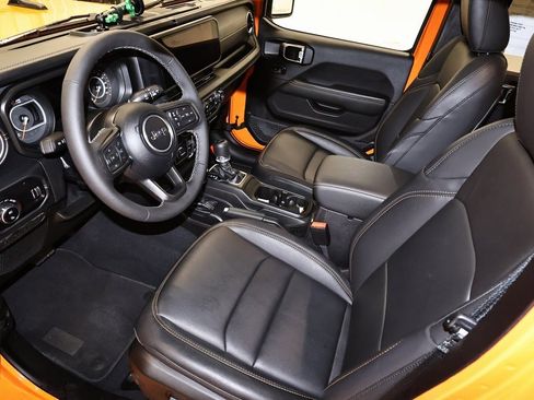 Used 2025 Jeep Gladiator Sport image 30