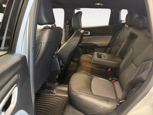 Used 2025 Jeep Compass Latitude AWD/4WD image 23