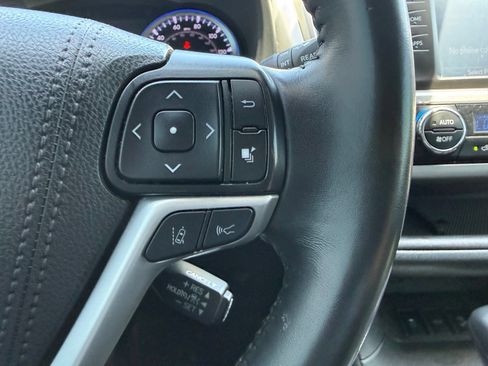 Used 2019 Toyota Highlander SE AWD/4WD image 18