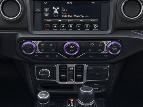 Used 2022 Jeep Wrangler Unlimited Sahara w/ Cold Weather Group AWD/4WD image 17