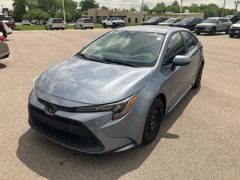 Used 2021 Toyota Corolla LE FWD image 3