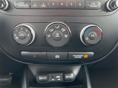 Used 2015 Kia Soul + image 23