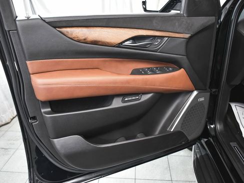 Used 2017 Cadillac Escalade Luxury image 9