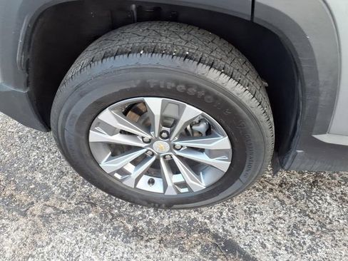Used 2025 Chevrolet Equinox LT FWD image 37