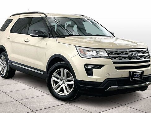 Used 2018 Ford Explorer XLT w/ Equipment Group 202A image 3