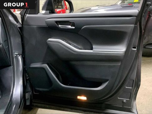 Used 2024 Toyota Highlander XLE image 22