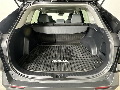 Used 2020 Toyota RAV4 XLE image 29