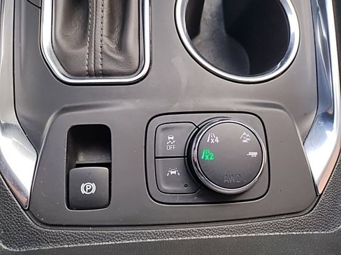 Used 2020 Chevrolet Traverse RS image 37