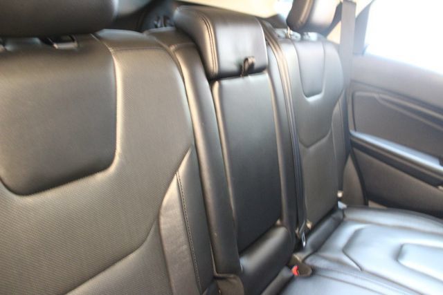 Used 2020 Ford Edge Titanium w/ Equipment Group 301A AWD/4WD image 14