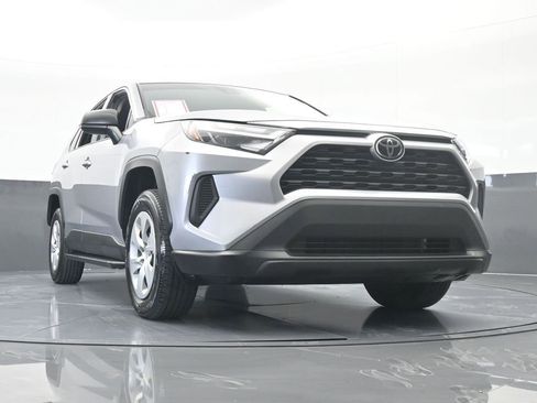 Used 2023 Toyota RAV4 LE image 61