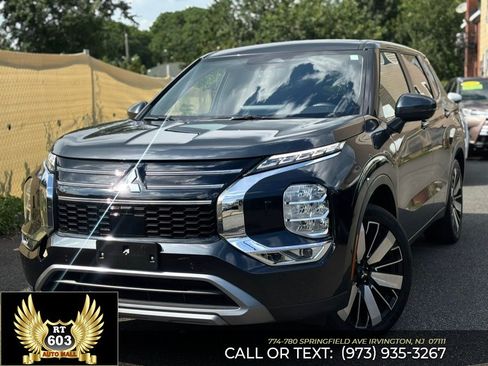 Used 2025 Mitsubishi Outlander SE AWD/4WD image 1