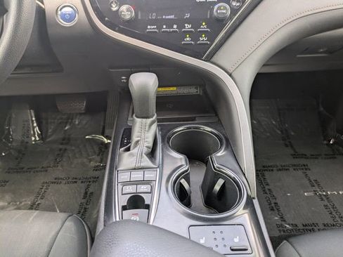 Used 2019 Toyota Camry LE w/ Sunroof Package FWD image 18