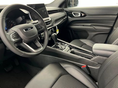 New 2026 Jeep Compass Latitude image 15