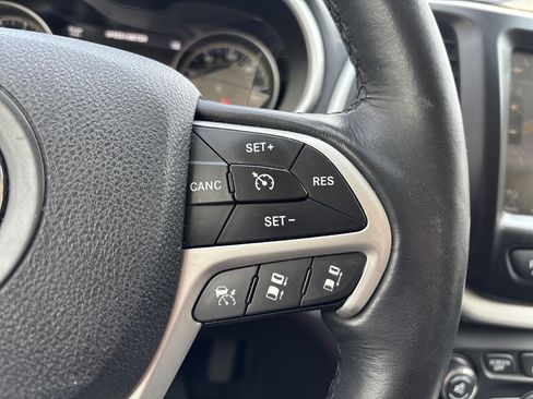 Used 2016 Jeep Cherokee Trailhawk w/ Comfort/Convenience Group AWD/4WD image 19