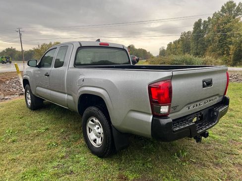Used 2018 Toyota Tacoma 2WD Access Cab image 3