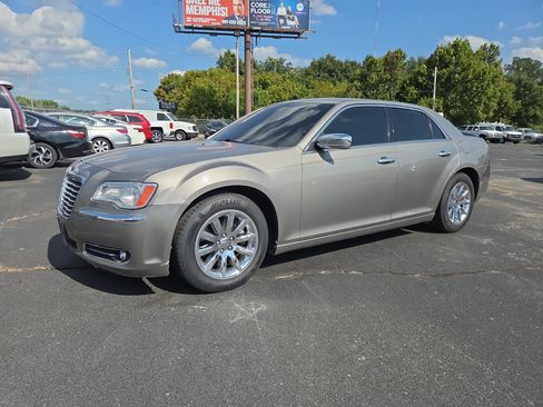 Used 2014 Chrysler 300 C RWD image 1