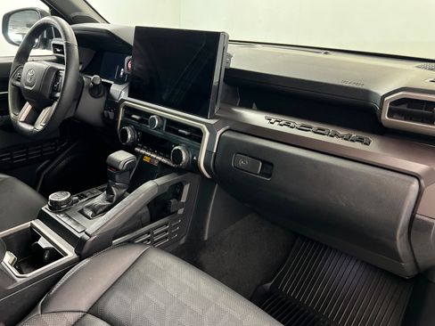 Used 2025 Toyota Tacoma TRD Off-Road w/ TRD Off Road Premium Package image 24