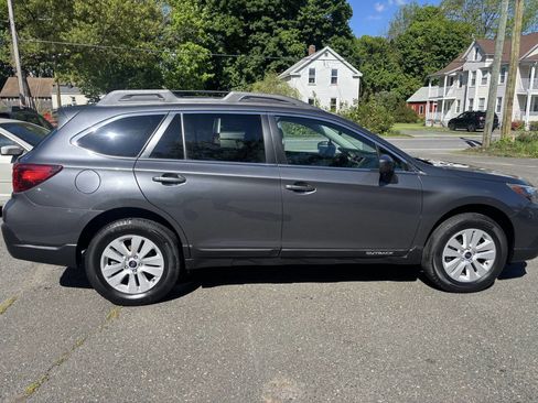 Used 2019 Subaru Outback 2.5i Premium AWD/4WD image 6