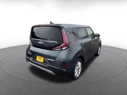 Used 2025 Kia Soul LX w/ LX Technology Package FWD image 13