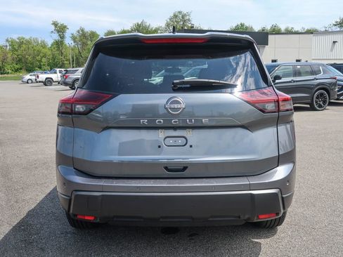 Used 2024 Nissan Rogue S FWD image 11